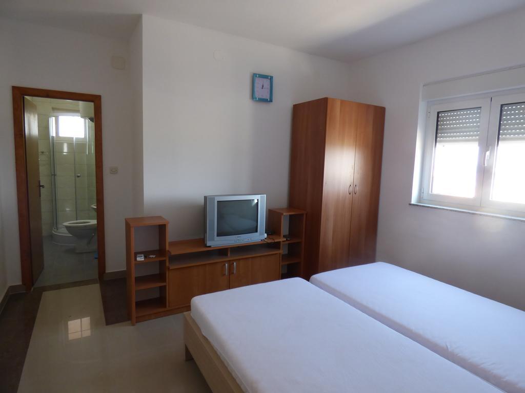 Apartments Glasnovic Vir Bilik gambar